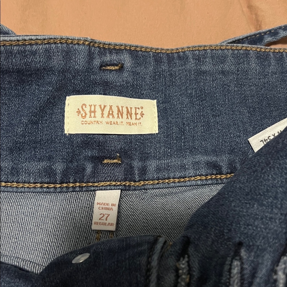 Shyanne Dark ultra flare jeans
NEVER WORN